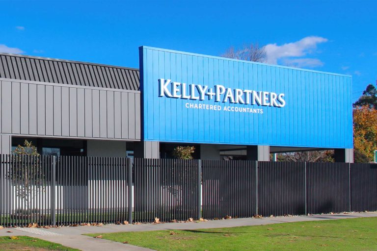 Ultimate-Painting-Bendigo-Ballarat-Melbourne-Commercial-Painter-Kelly-Partners-01-768x512